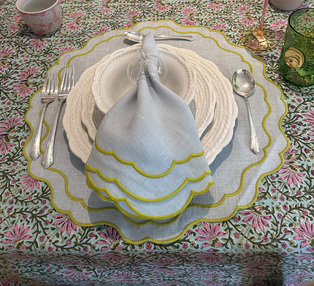 LINEN SCALLOPED PLACEMAT SET