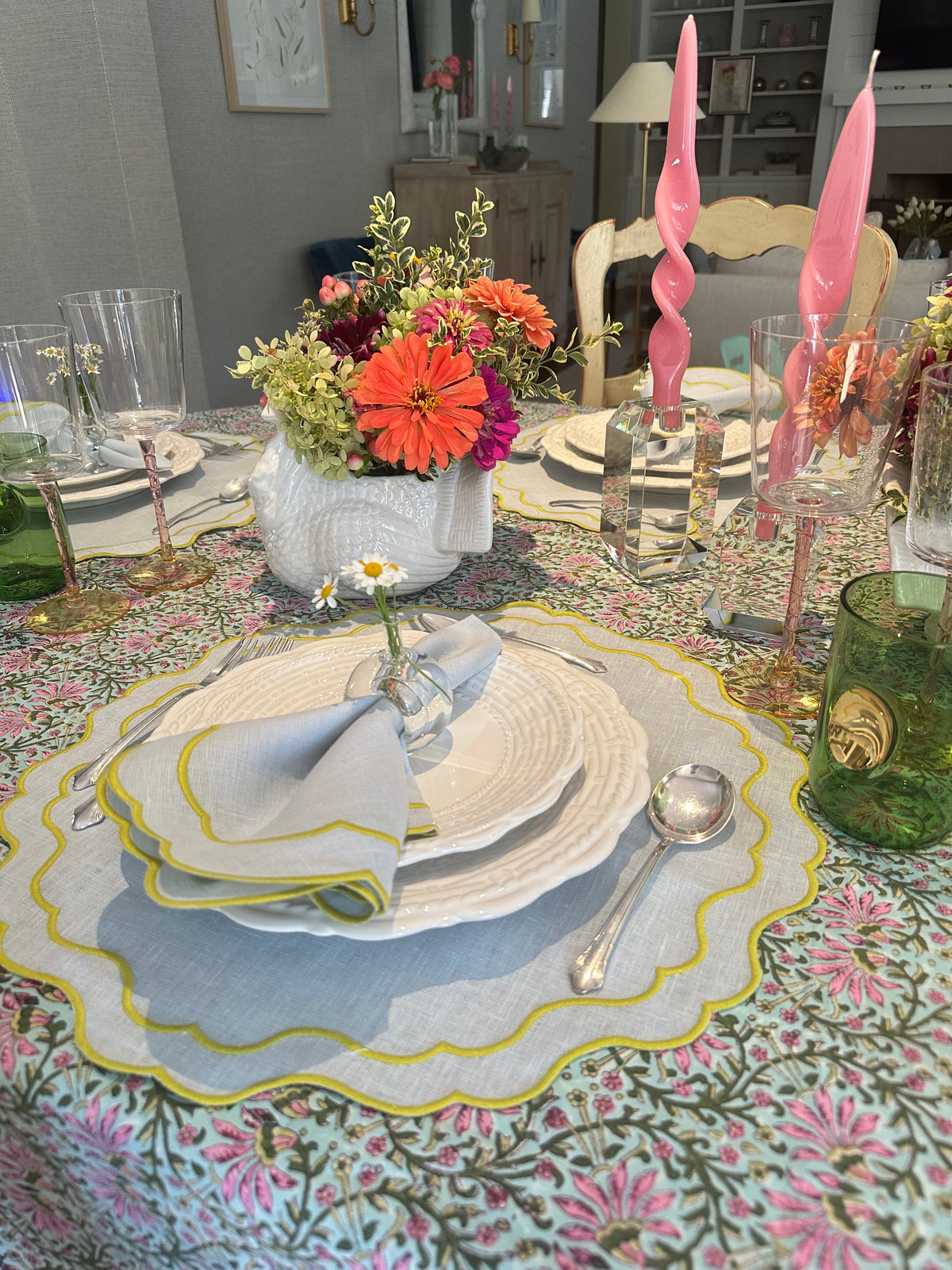 LINEN SCALLOPED PLACEMAT SET