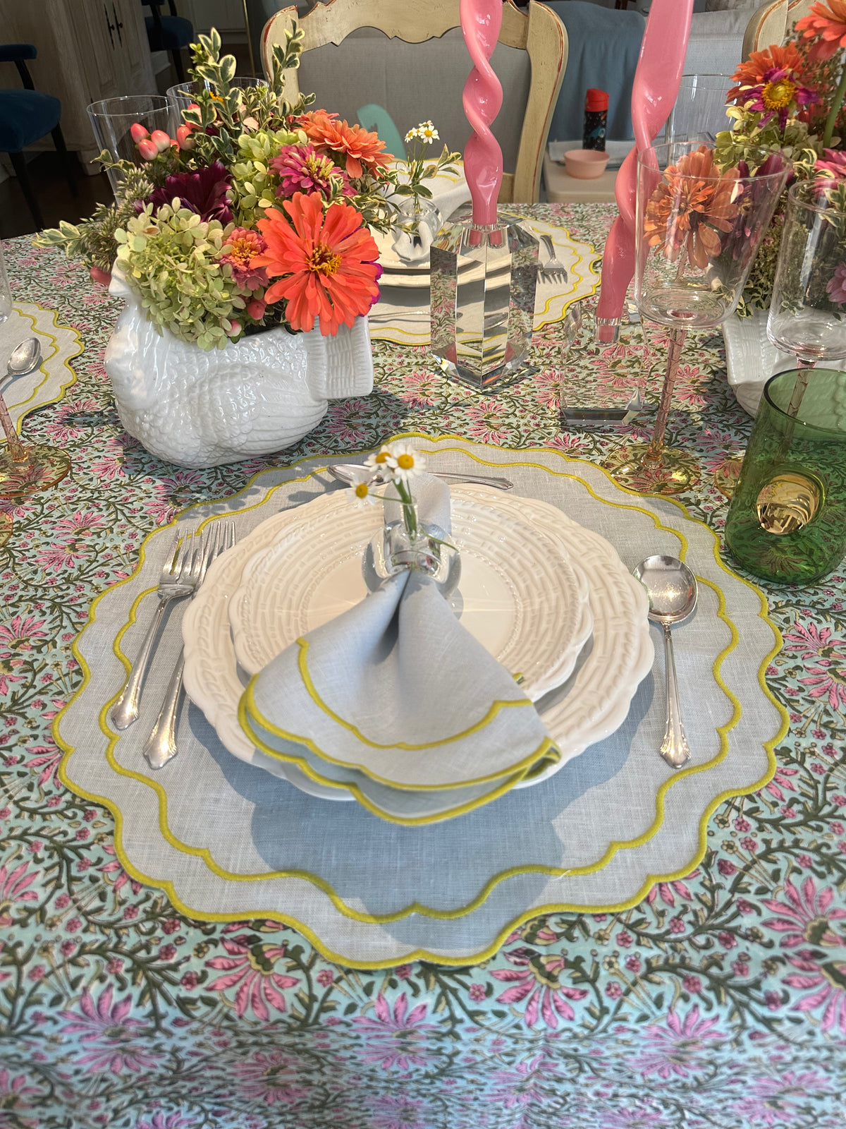 LINEN SCALLOPED PLACEMAT SET