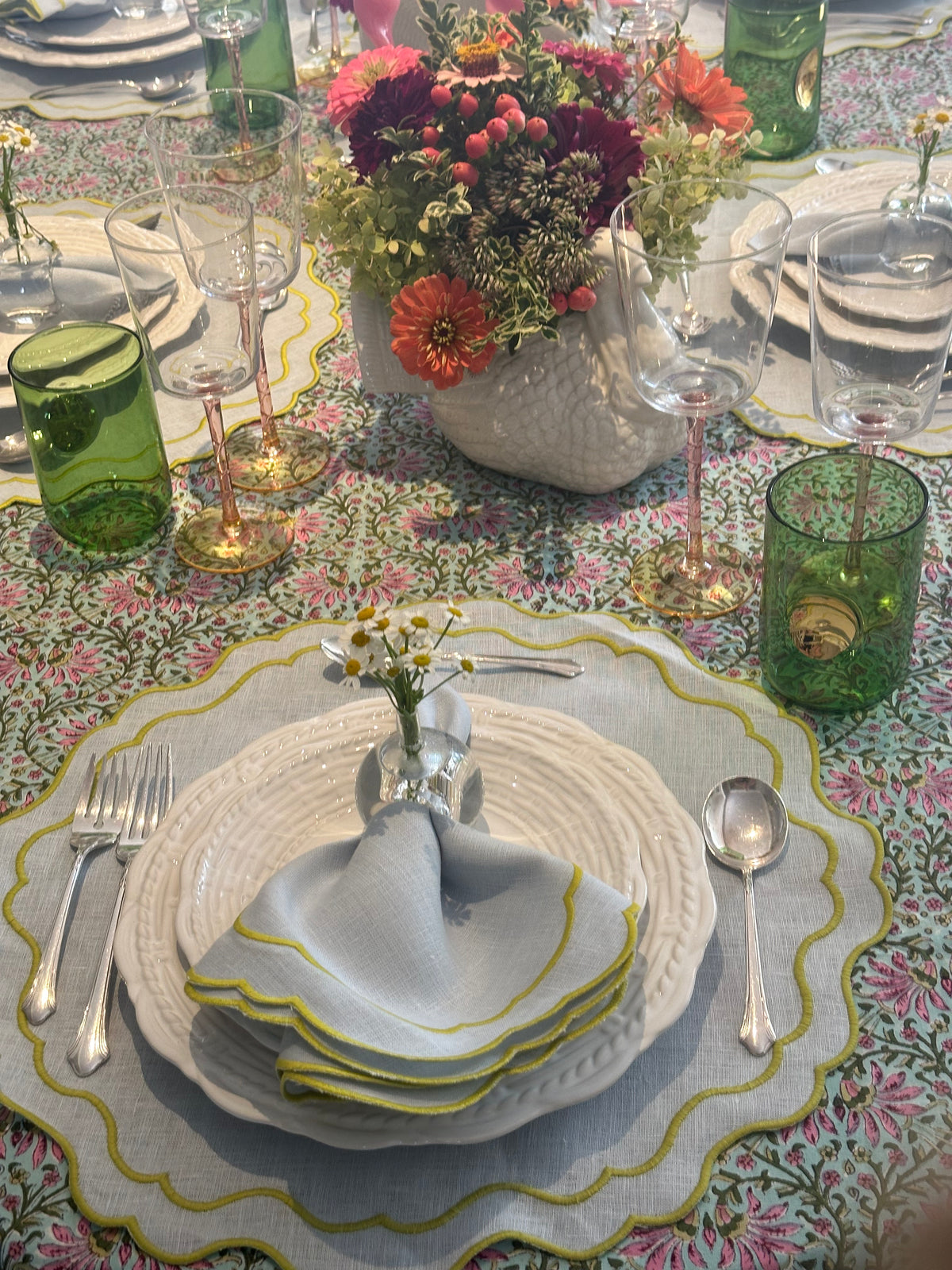 LINEN SCALLOPED PLACEMAT SET