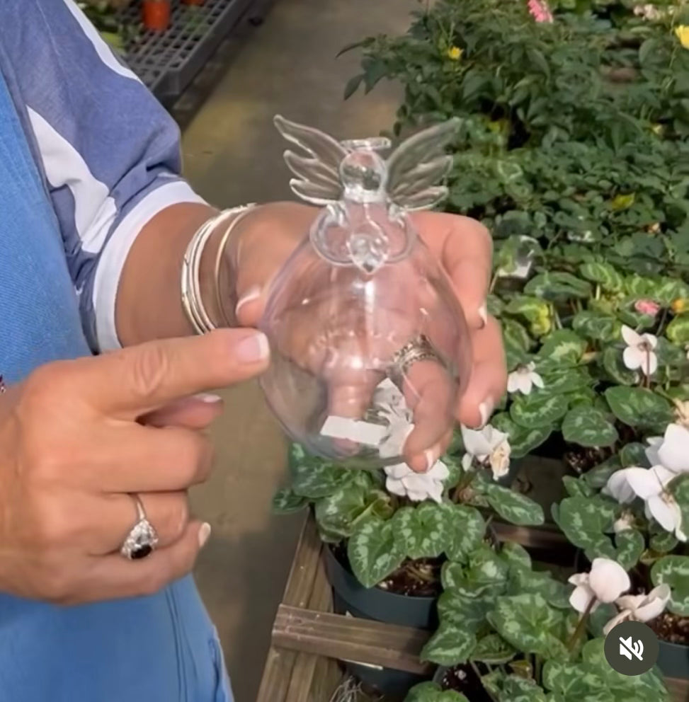 MINI ANGEL BUD VASE