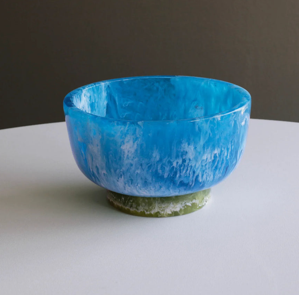 SMALL RESIN BOWL WITH BASE