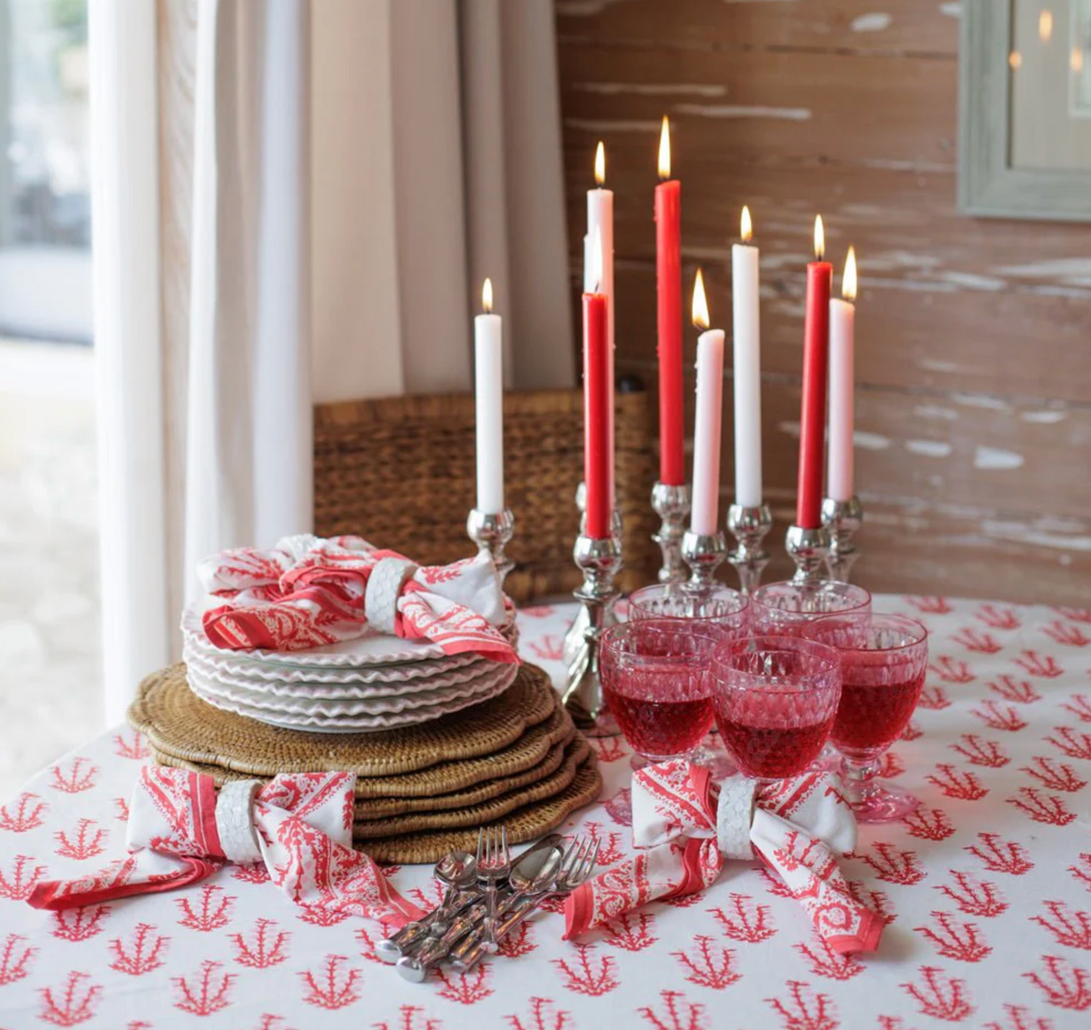 SAGAR RED AND PINK TABLECLOTH