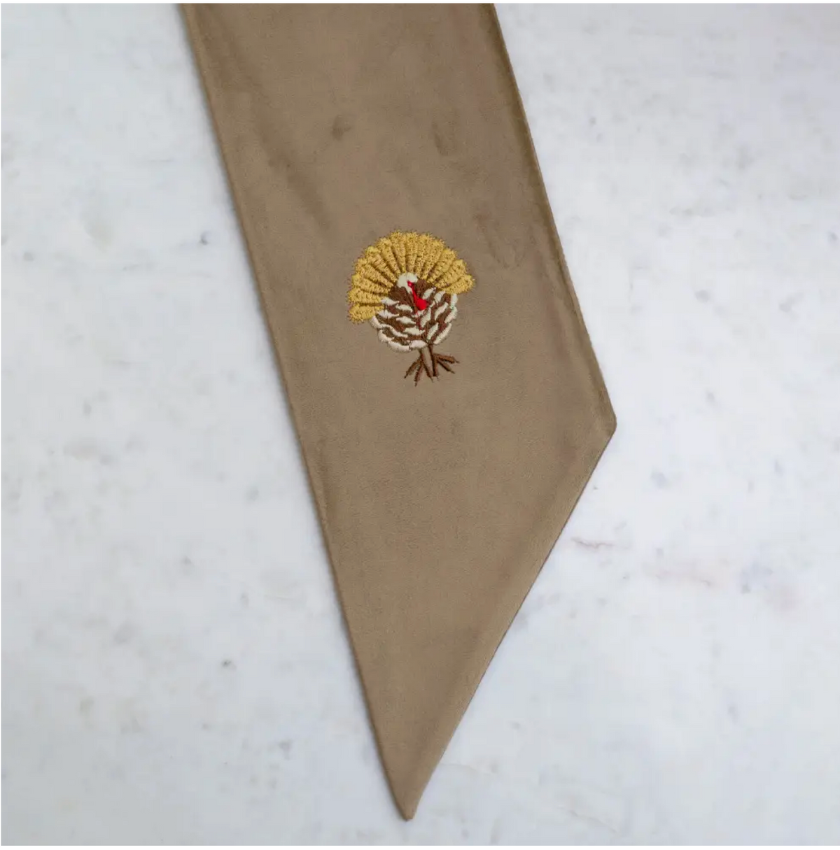 TURKEY WREATH SASH-MOCHA