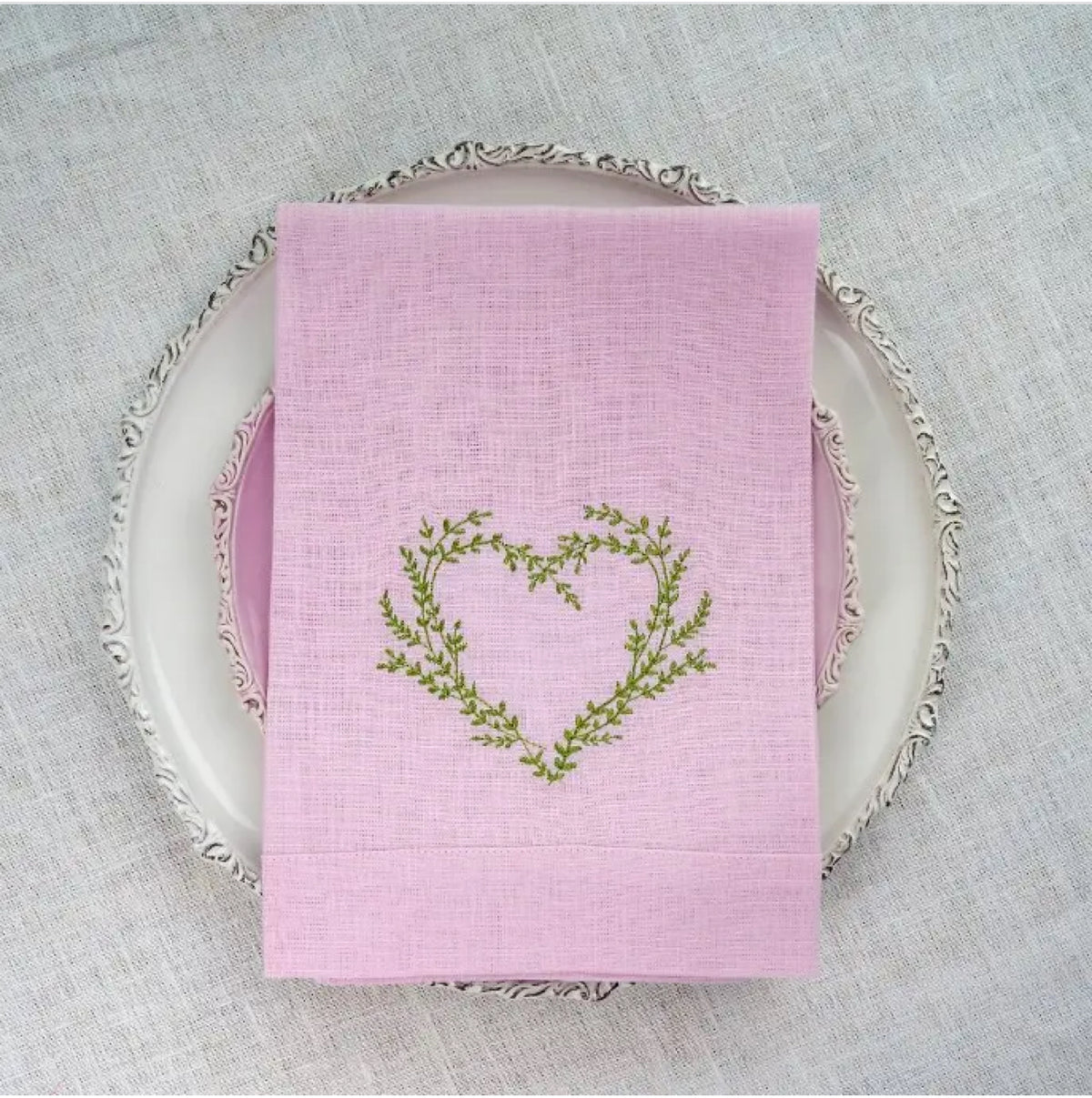 VINEYARD HEART TRI-FOLD LINEN NAPKIN SET