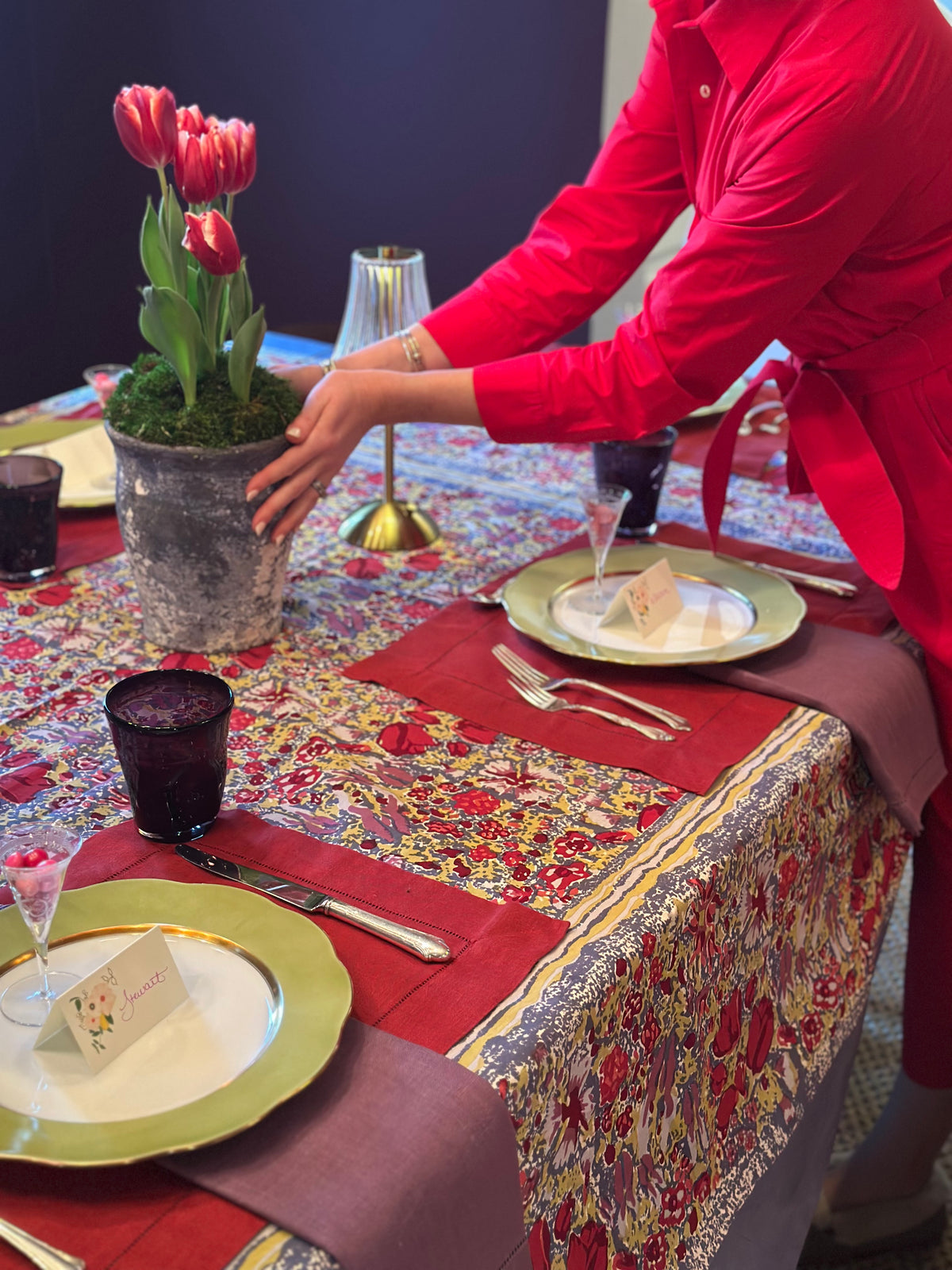 JARDIN RED & GREY TABLECLOTH