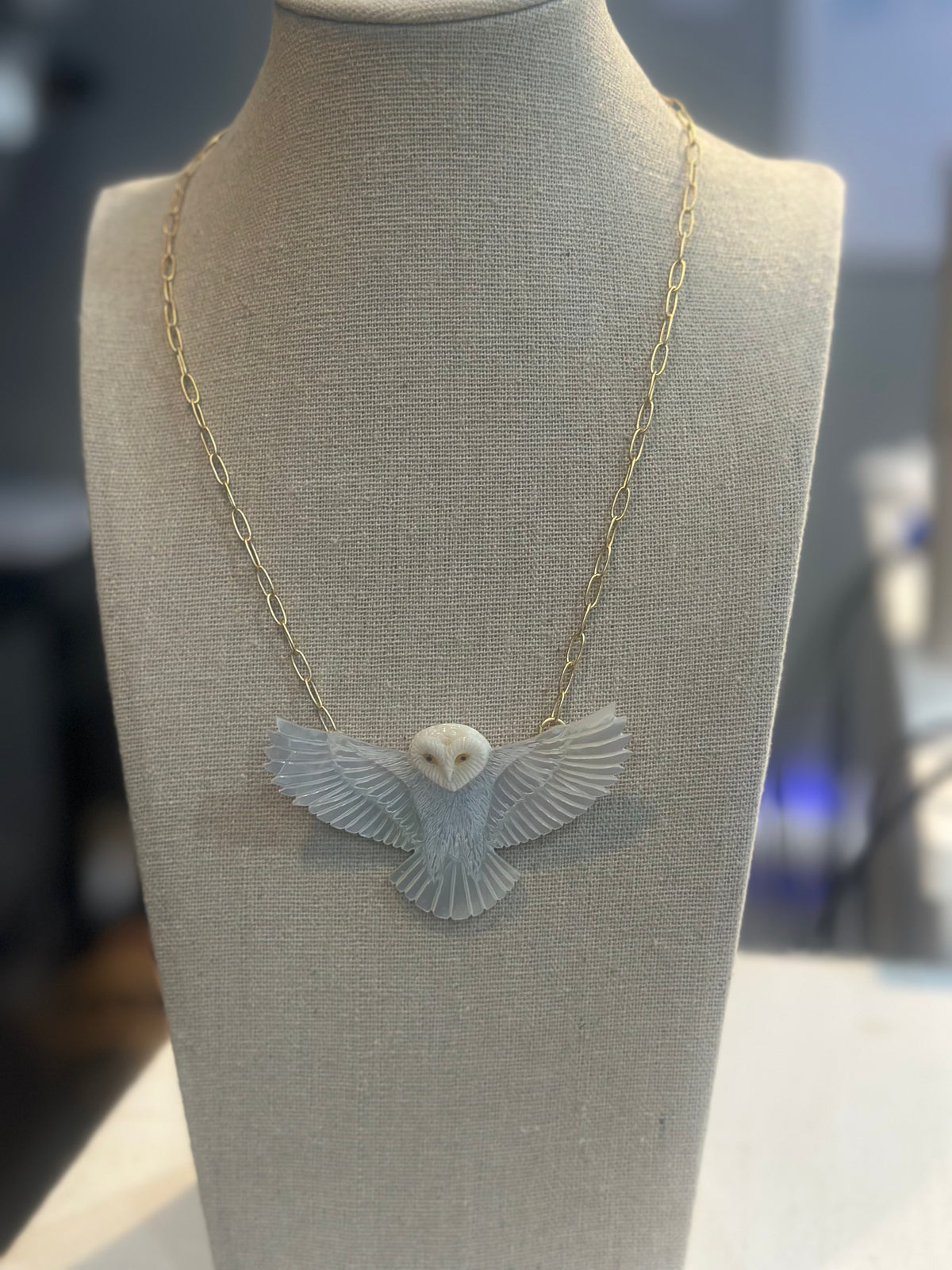 CARVED MOTHER OF PEARL OWL CHAIN
