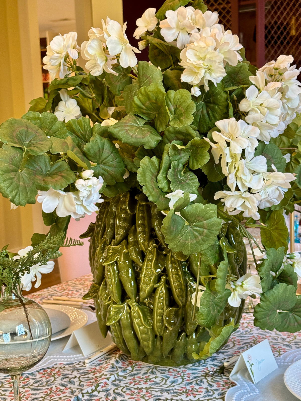 STONEWARE PLANTER WITH PEA PODS