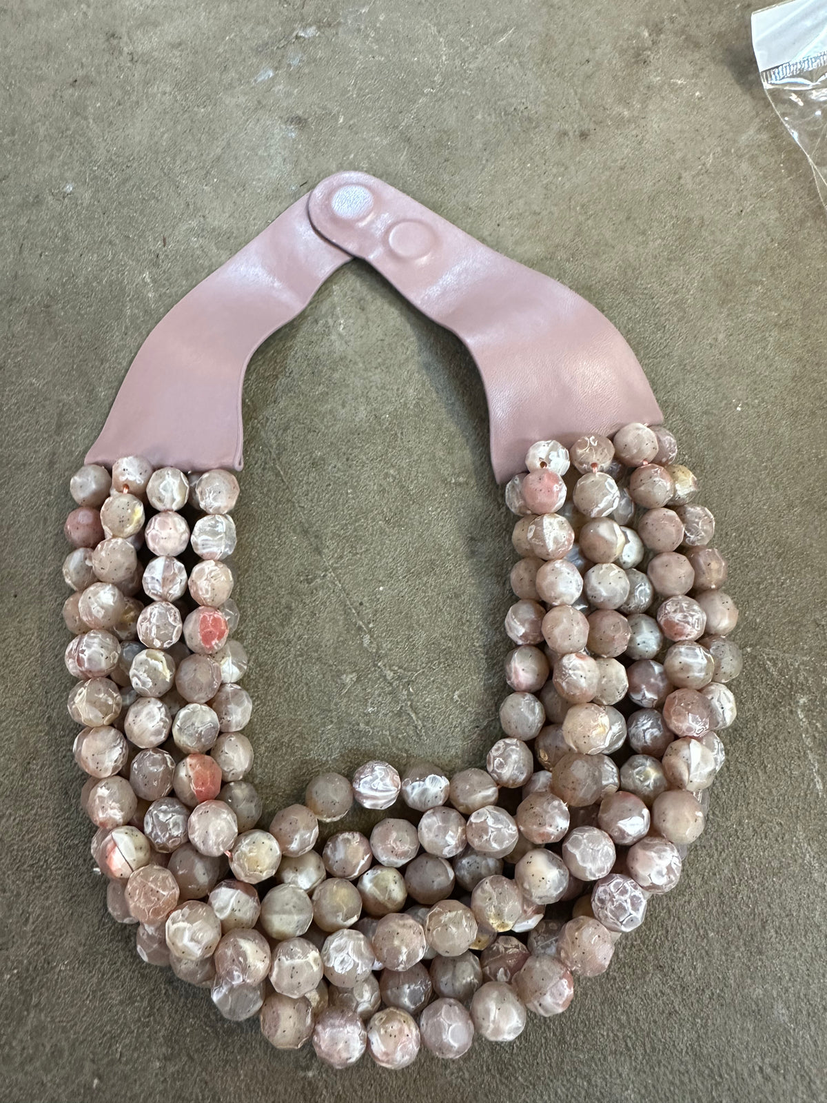 CHUNKY BEADED MAGNETIC NECKLACE