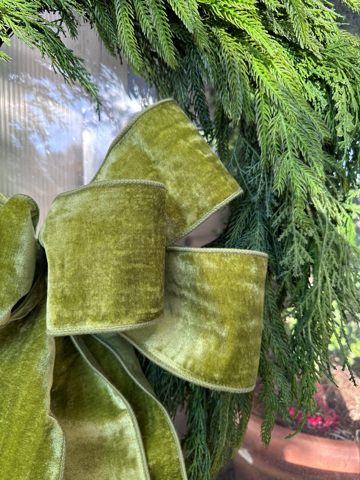 HAND-TIED APPLE GREEN BOW