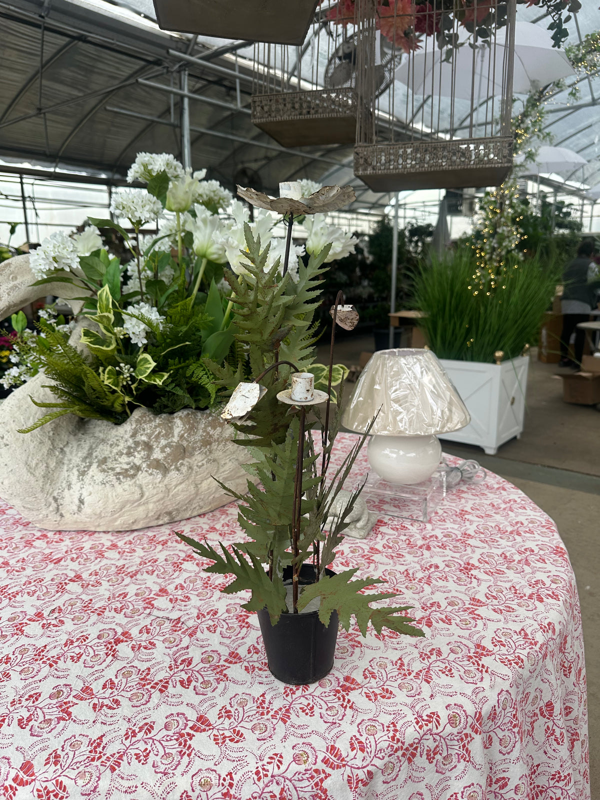 METAL FLORAL TAPER HOLDER