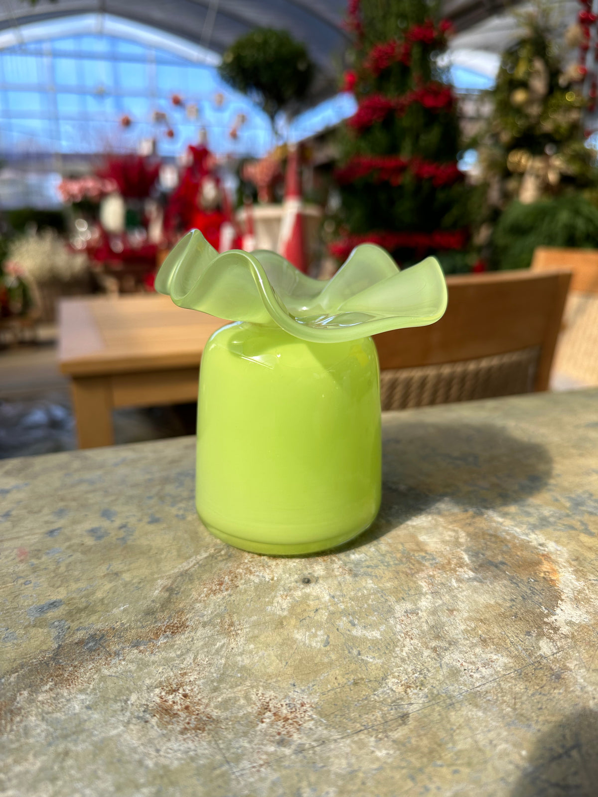 MEDIUM RUFFLE BUD VASE