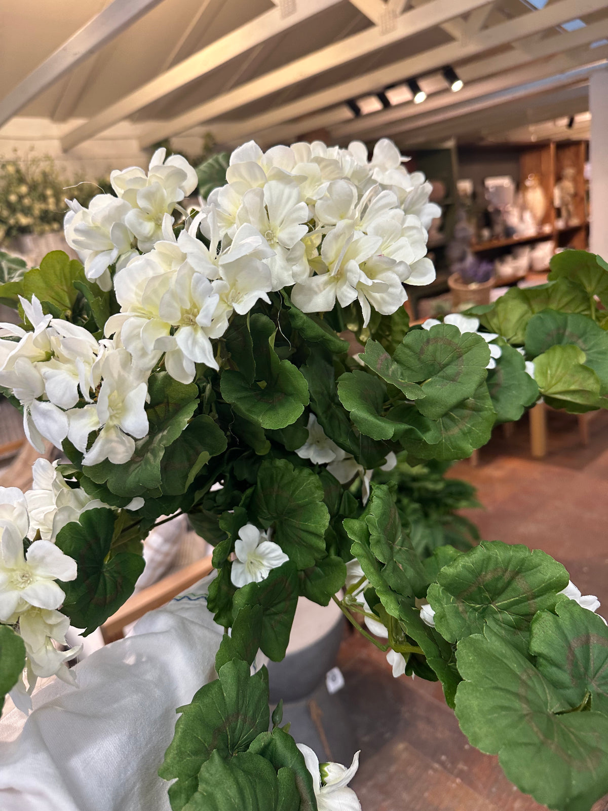 UV FAUX HANGING GERANIUM PLANT 27"