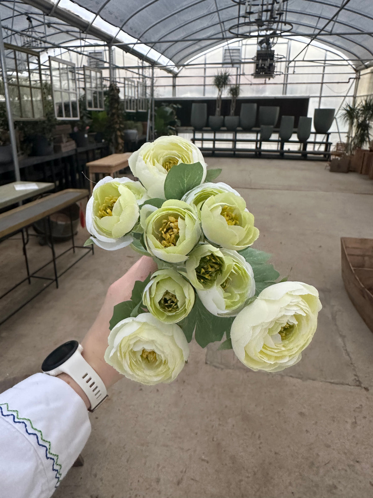 FAUX BRANCHED RANUNCULUS STEM 21"