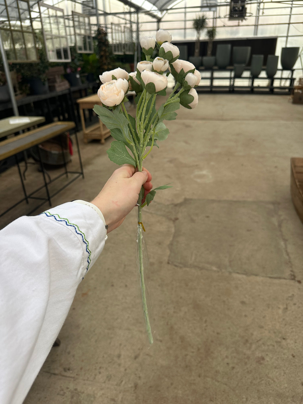 FAUX BRANCHED RANUNCULUS STEM 21"