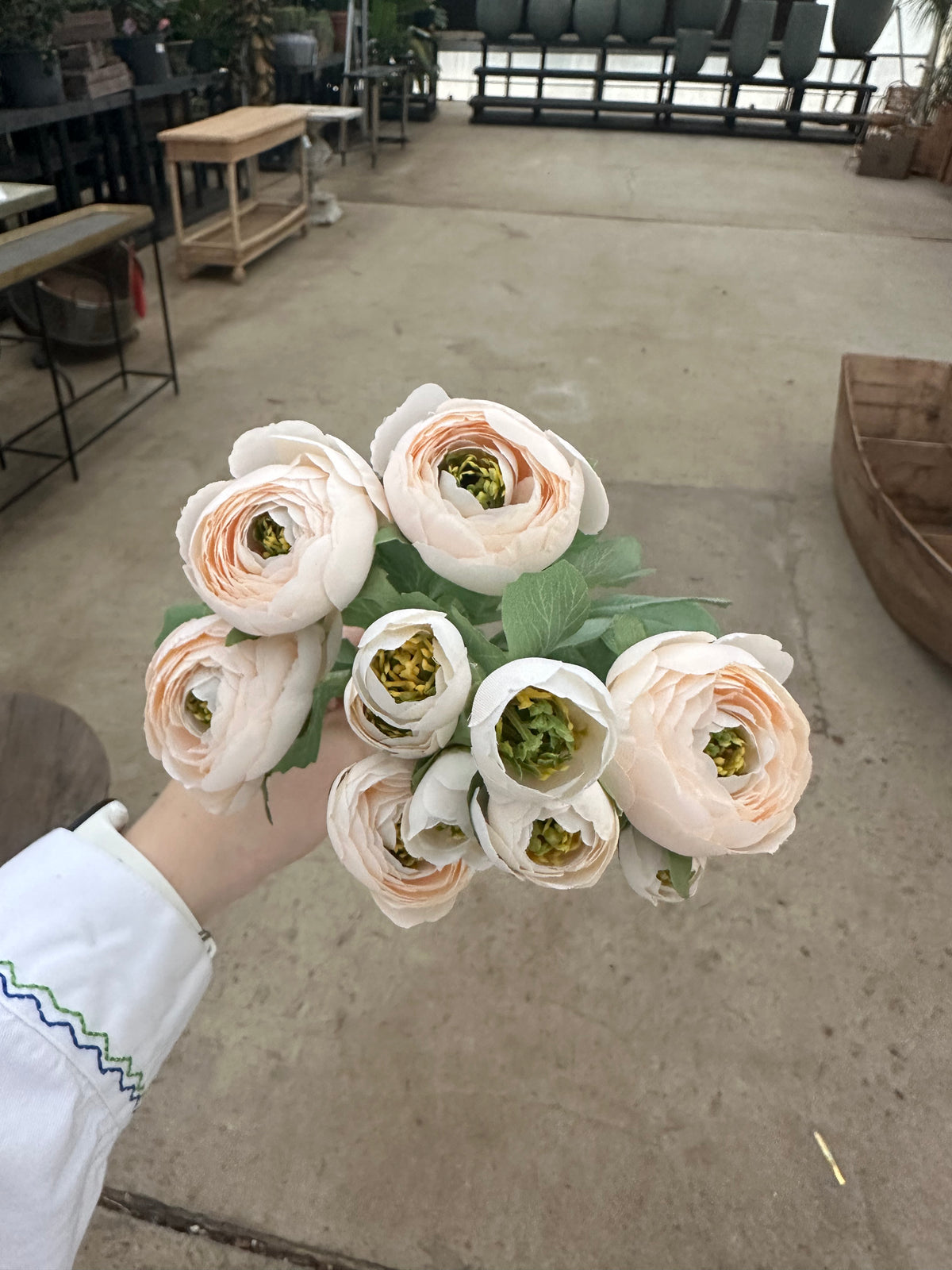 FAUX BRANCHED RANUNCULUS STEM 21"