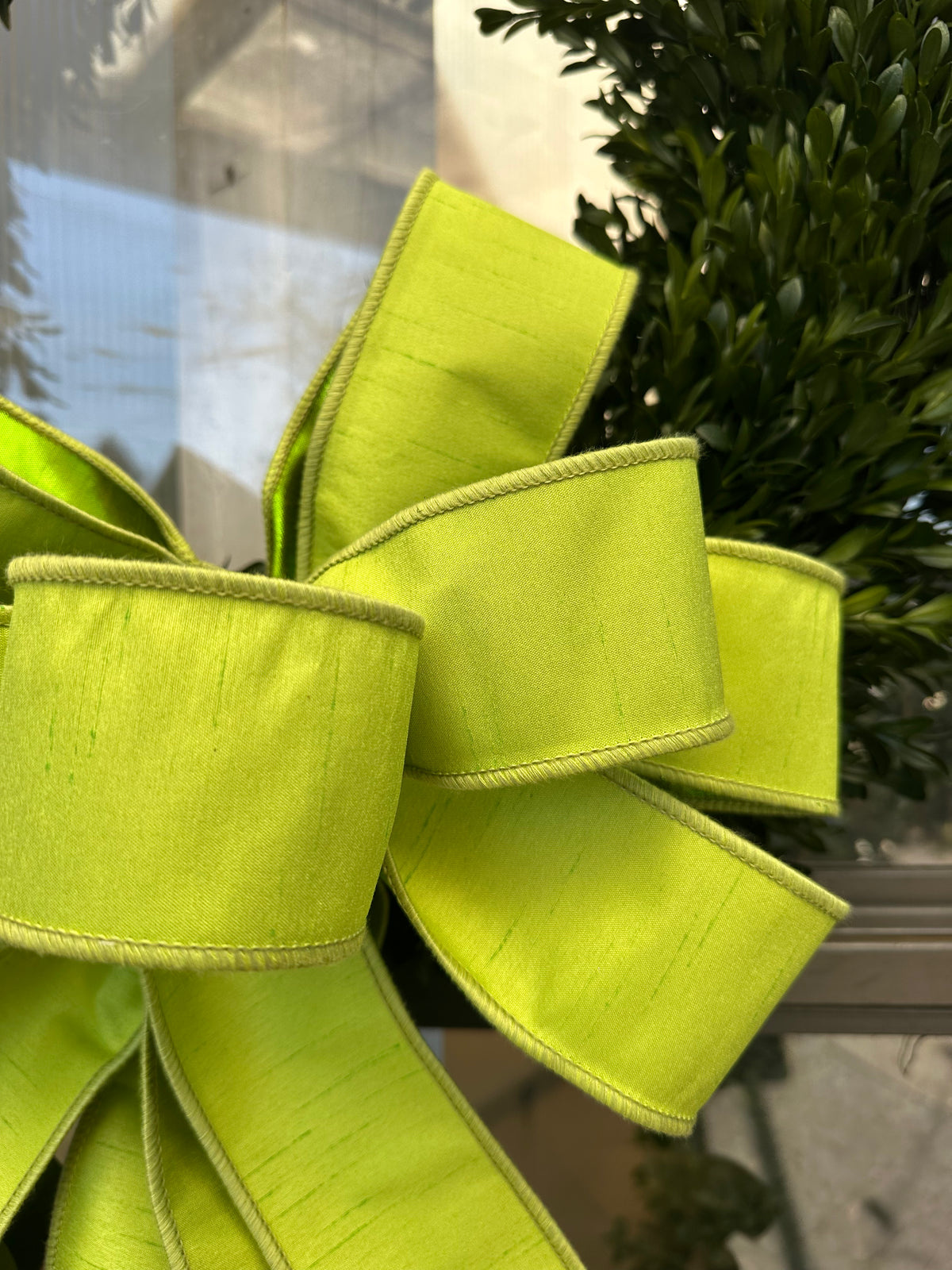 HAND-TIED GREEN SPRING BOW