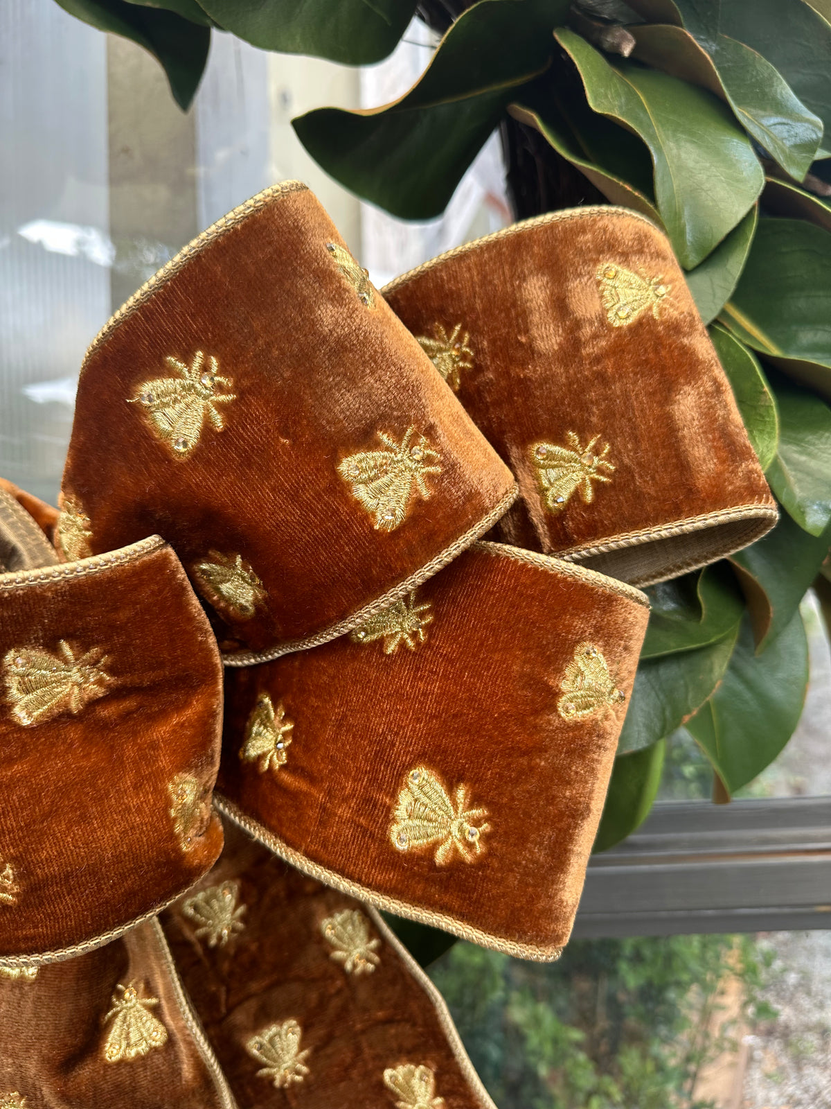BROWN VELVET BEE BOW