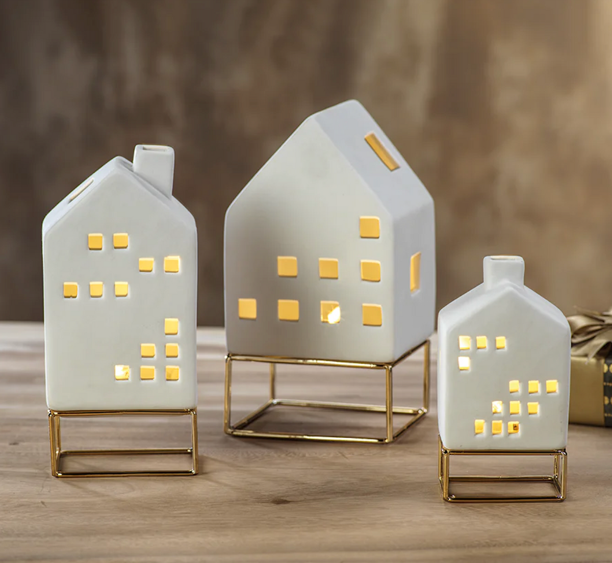 LED CERAMIC HOUSE WITH BASE
