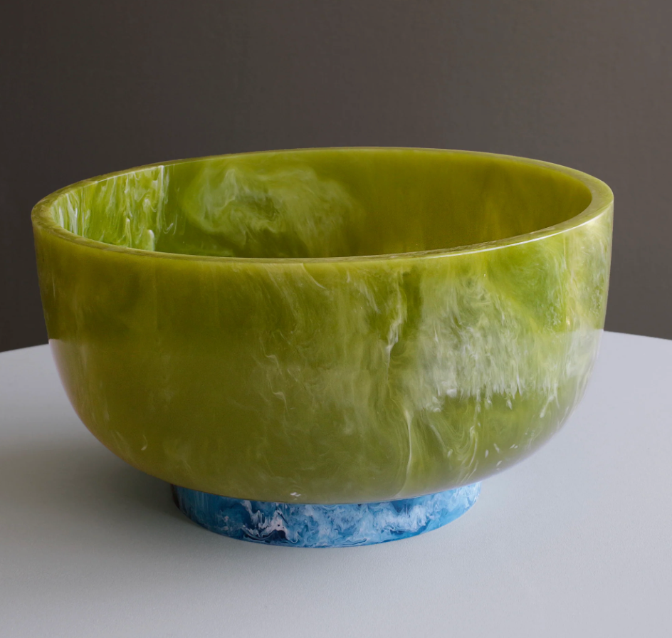 LARGE RESIN ROUND BOWL WITH COLORED BASE