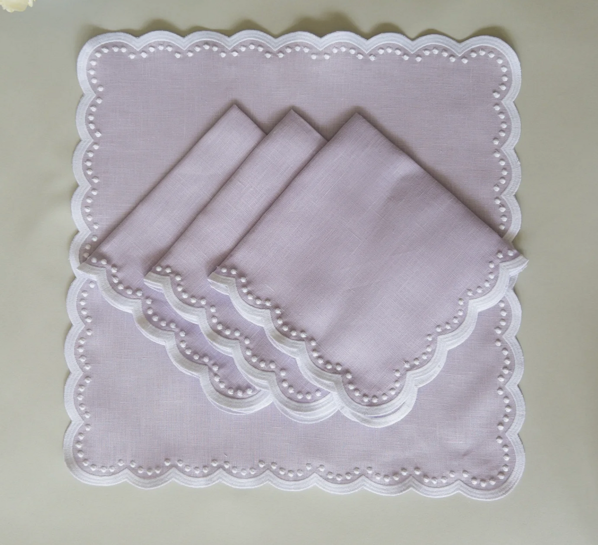 LAVENDER SINGLE DOT NAPKINS SET