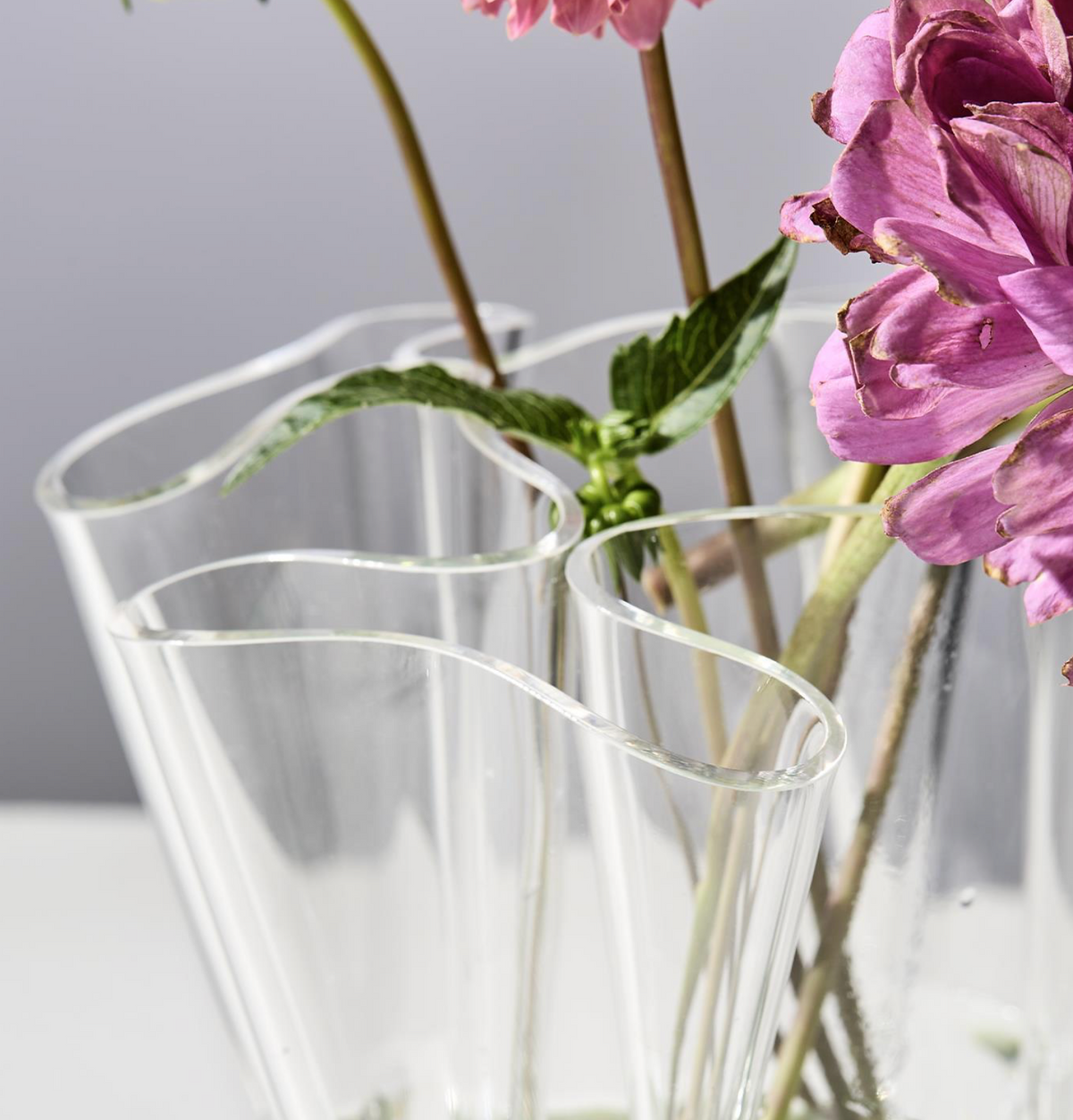 CLEAR HANDKERCHIEF VASE