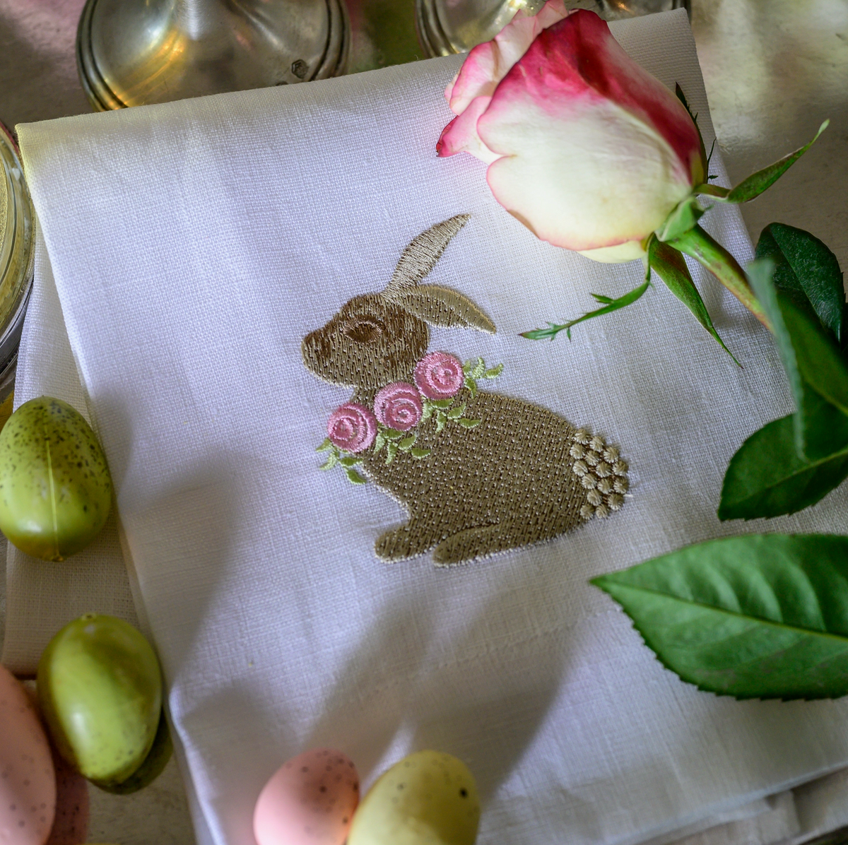 FLORAL BUNNY LINEN HAND TOWEL