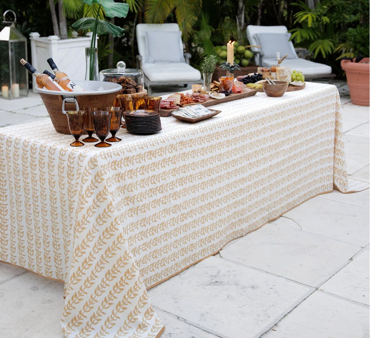 INDIA HICKS CLIMBING NETTLE SAND TABLECLOTH