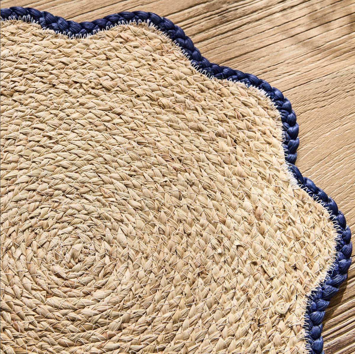 SCALLOPED EDGE PLACEMAT SET OF 4