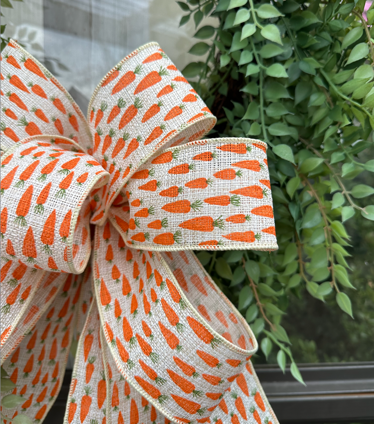 HAND-TIED CARROT BOW