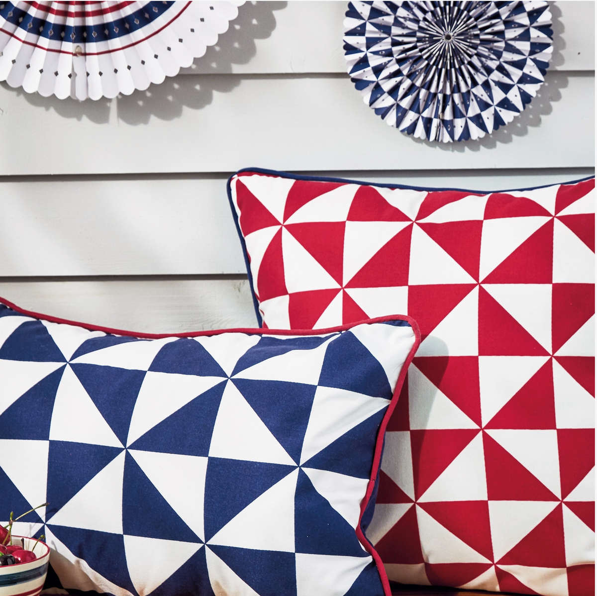 PINWHEEL LUMBAR OUTDOOR PILLOW