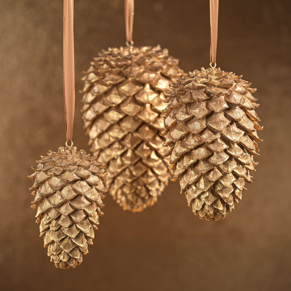 Gold-Brushed Pine Cone Ornaments with #myfavoritebloggers - the thinking  closet