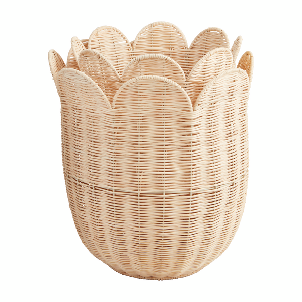 SCALLOPED RATTAN BASKET